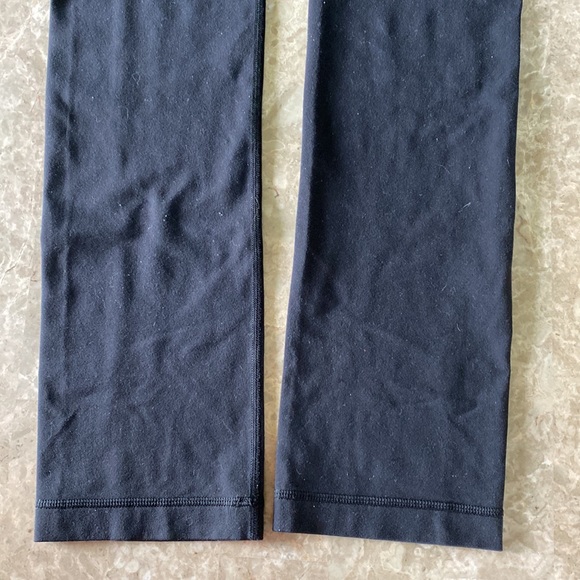 SOLD - Lululemon straight leg mid-rise leggings size 8 - Picture 3 of 3